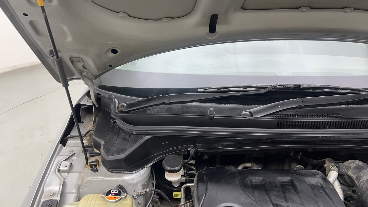 Used 2020 Hyundai New i20 Asta (O) 1.0 Turbo DCT Petrol Automatic engine ENGINE RIGHT SIDE HINGE & APRON VIEW