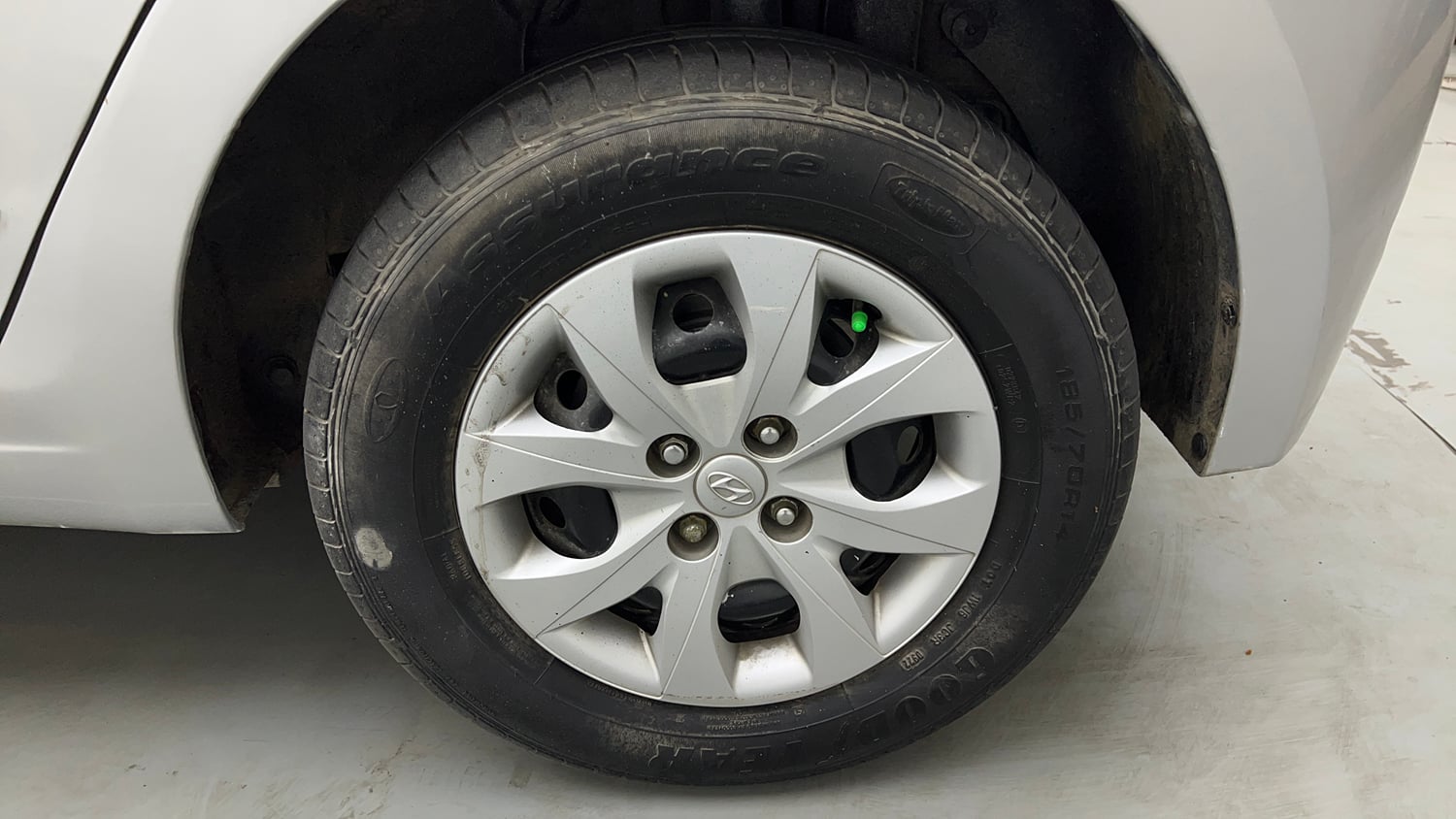 Used 2017 Hyundai Elite i20 Sportz 1.2 Petrol Manual tyres LEFT REAR TYRE RIM VIEW