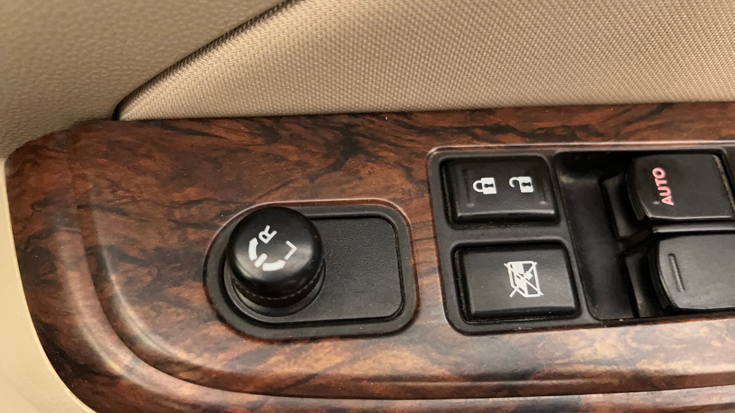 Used 2018 Maruti Suzuki Dzire VDi AMT Diesel Automatic top_features Adjustable ORVM