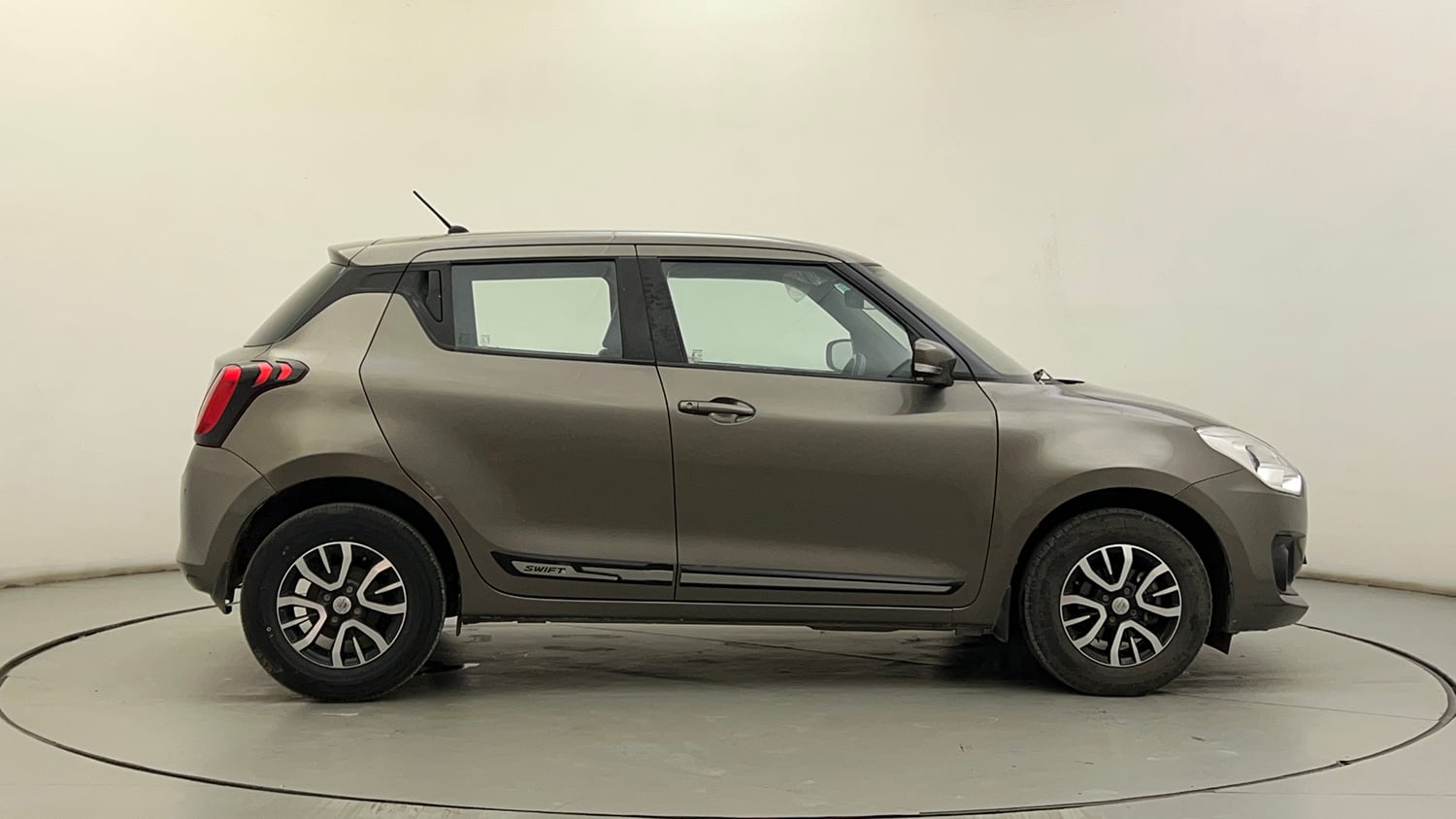 Used 2022 Maruti Suzuki Swift VXi Petrol Manual exterior RIGHT SIDE VIEW