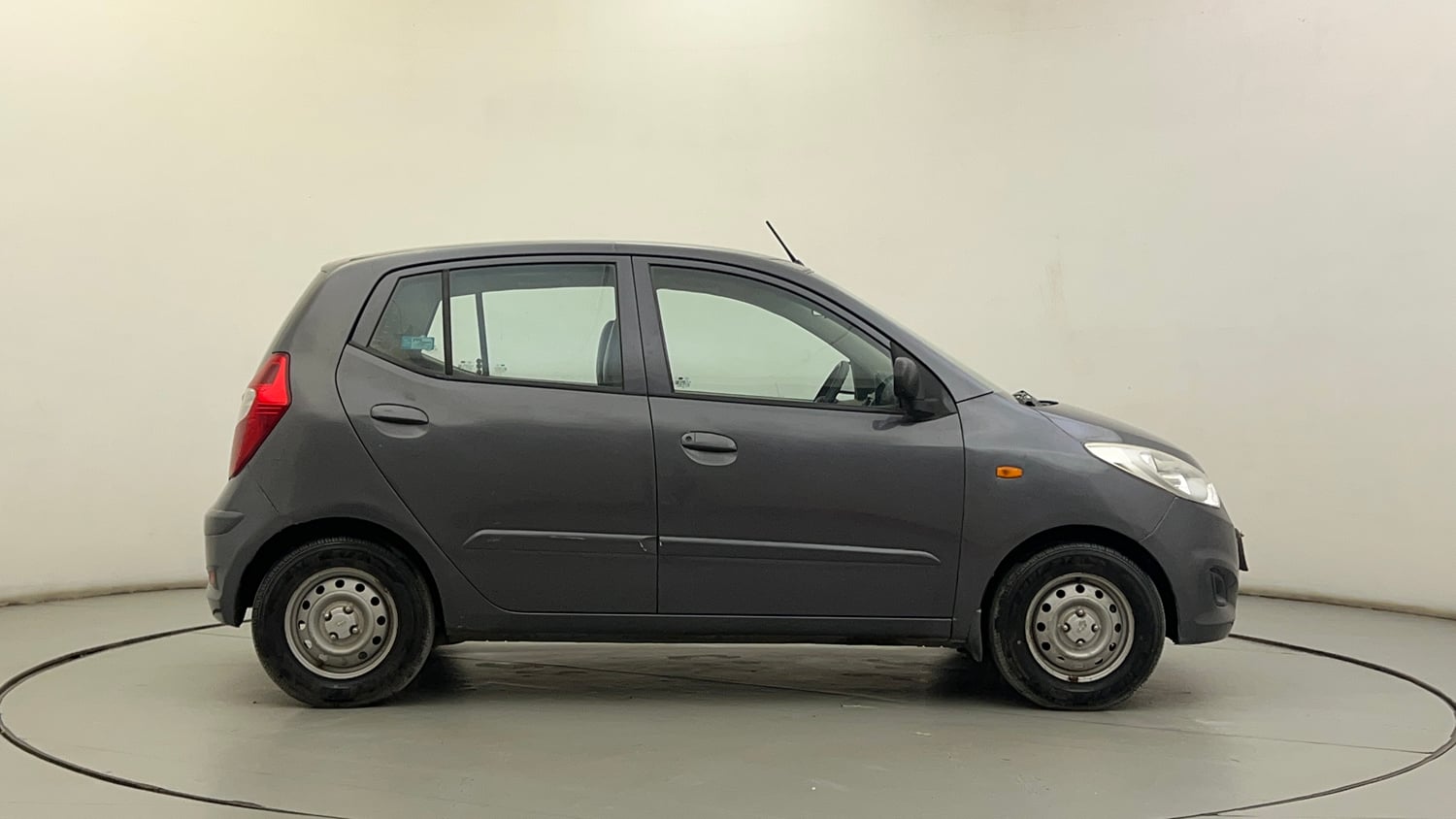 Used 2014 Hyundai i10 Magna 1.1 iRDE2 Petrol Manual exterior RIGHT SIDE VIEW