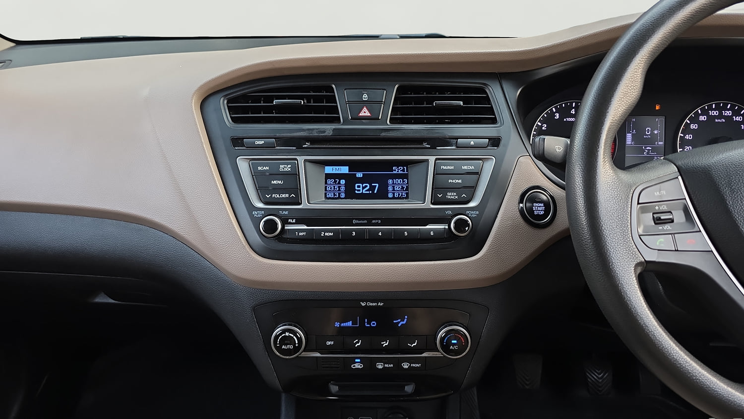 Used 2015 Hyundai Elite i20 Sportz 1.2 (O) Petrol Manual interior MUSIC SYSTEM & AC CONTROL VIEW
