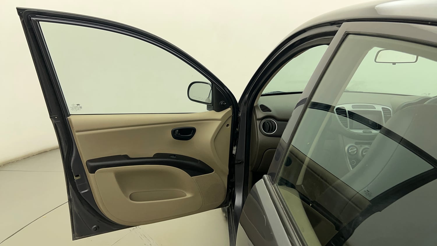 Used 2014 Hyundai i10 Magna 1.1 iRDE2 Petrol Manual interior LEFT FRONT DOOR OPEN VIEW