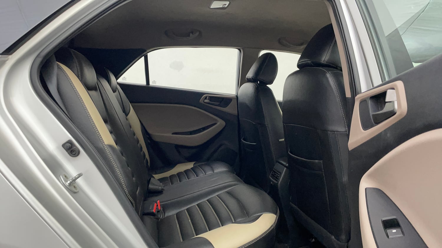 Used 2016 Hyundai Elite i20 Sportz 1.4 CRDI Diesel Manual interior RIGHT SIDE REAR DOOR CABIN VIEW
