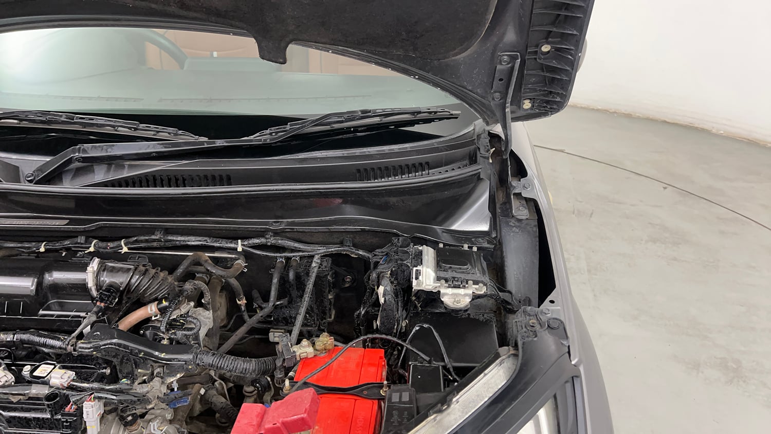 Used 2021 Maruti Suzuki Ignis Sigma 1.2 MT Petrol Manual engine ENGINE LEFT SIDE HINGE & APRON VIEW