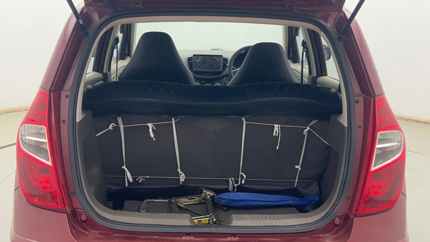 Used 2013 Hyundai i10 Era 1.1 iRDE2 Petrol Manual interior DICKY INSIDE VIEW