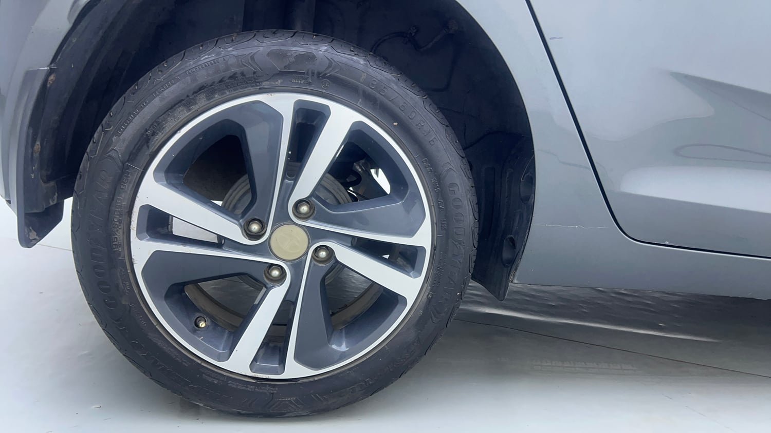 Used 2023 Tata Altroz XZA Plus Petrol Petrol Automatic tyres RIGHT REAR TYRE RIM VIEW