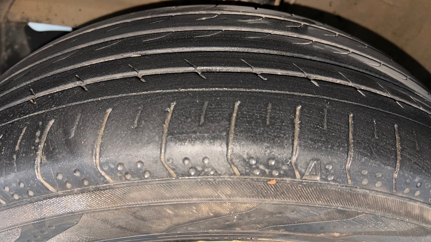 Used 2023 Maruti Suzuki XL6 Zeta MT Petrol Petrol Manual tyres LEFT FRONT TYRE TREAD VIEW