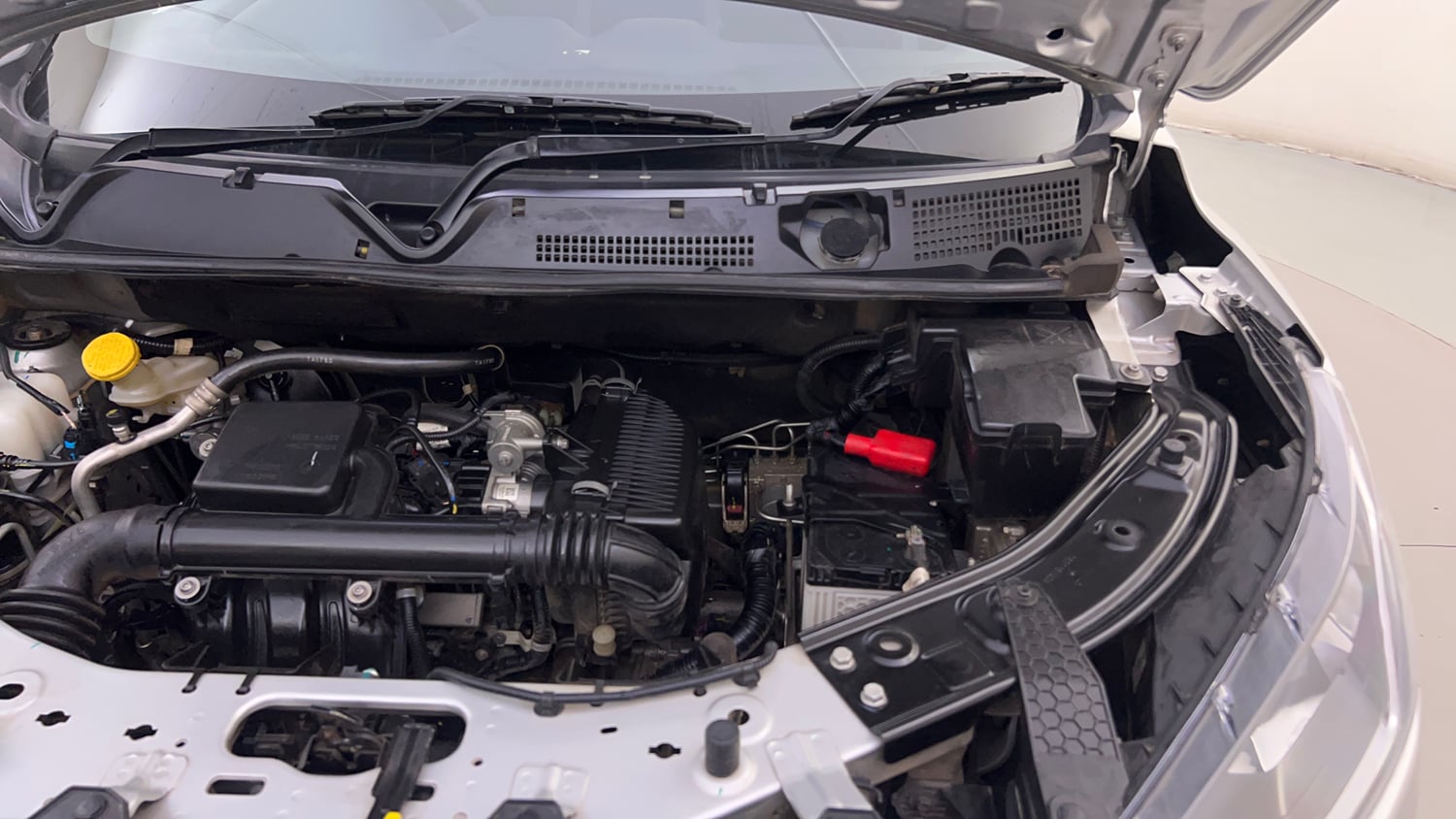 Used 2025 Nissan Magnite Visia B4D 1.0 Petrol AMT Petrol Automatic engine ENGINE LEFT SIDE HINGE & APRON VIEW