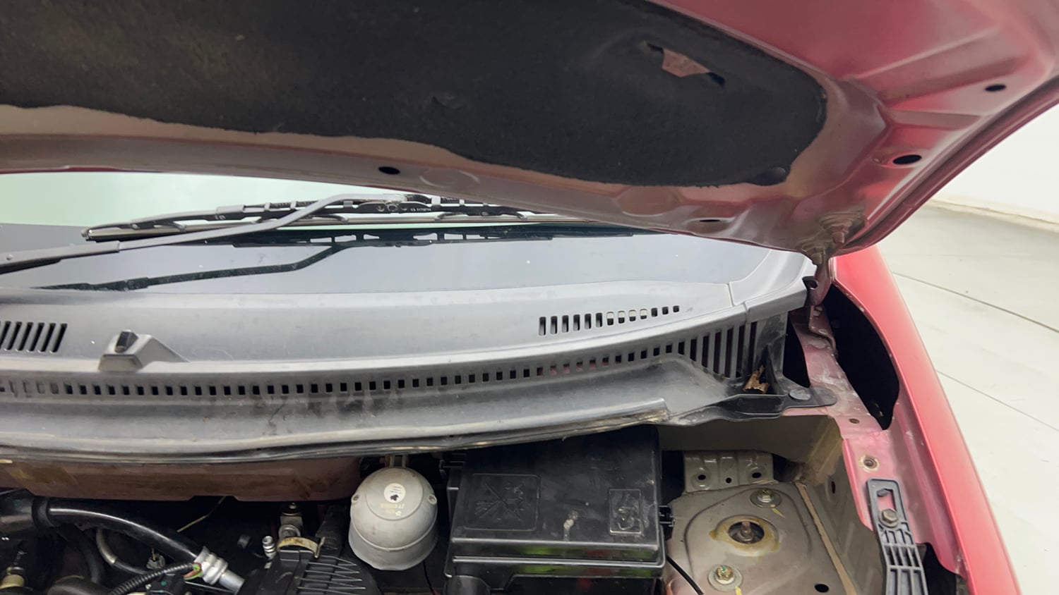 Used 2016 Datsun Redi-GO T (O) Petrol Manual engine ENGINE LEFT SIDE HINGE & APRON VIEW