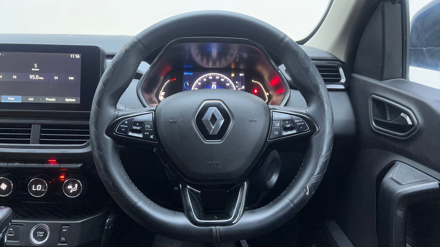 Used 2022 Renault Kiger RXZ Turbo CVT Petrol Automatic interior STEERING VIEW