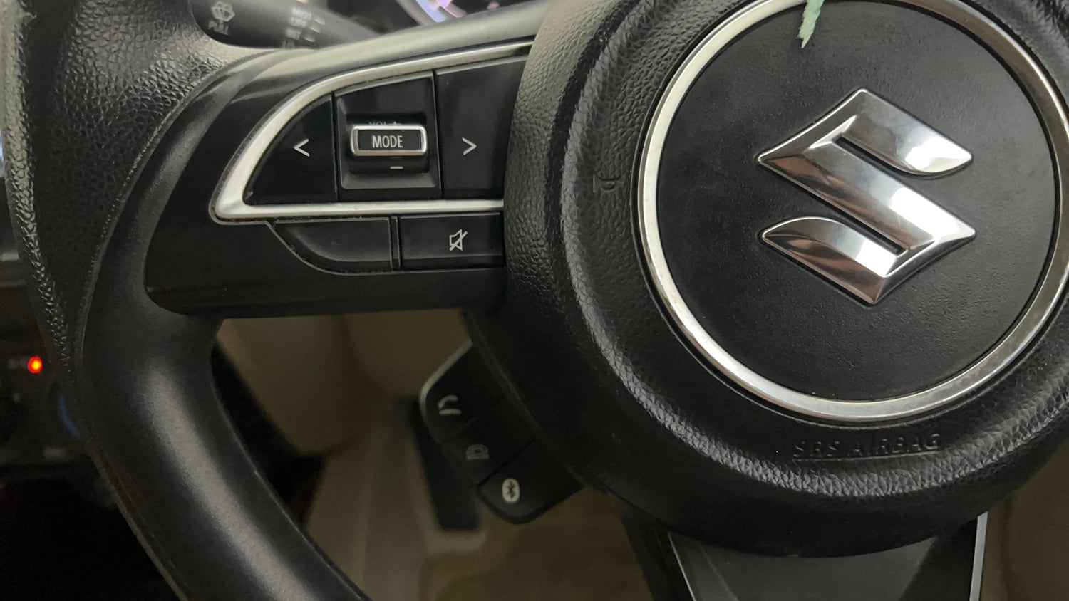 Used 2018 Maruti Suzuki Dzire VDi AMT Diesel Automatic top_features Steering mounted controls