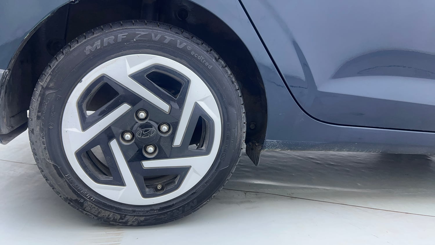Used 2024 Hyundai Grand i10 Nios Sportz 1.2 Kappa AMT Petrol Automatic tyres RIGHT REAR TYRE RIM VIEW