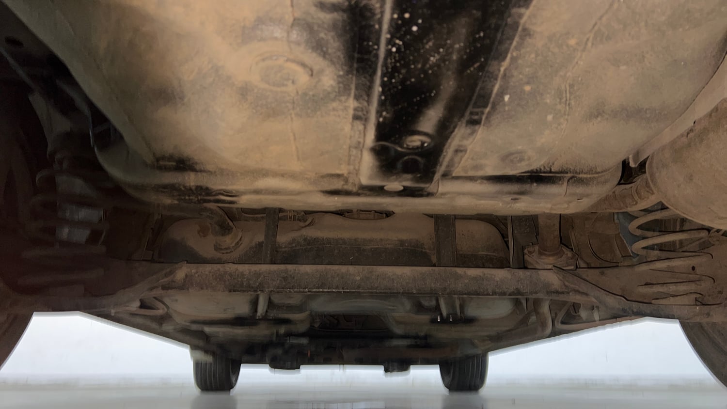Used 2015 Honda City V Petrol Manual extra REAR UNDERBODY VIEW (TAKEN FROM REAR)