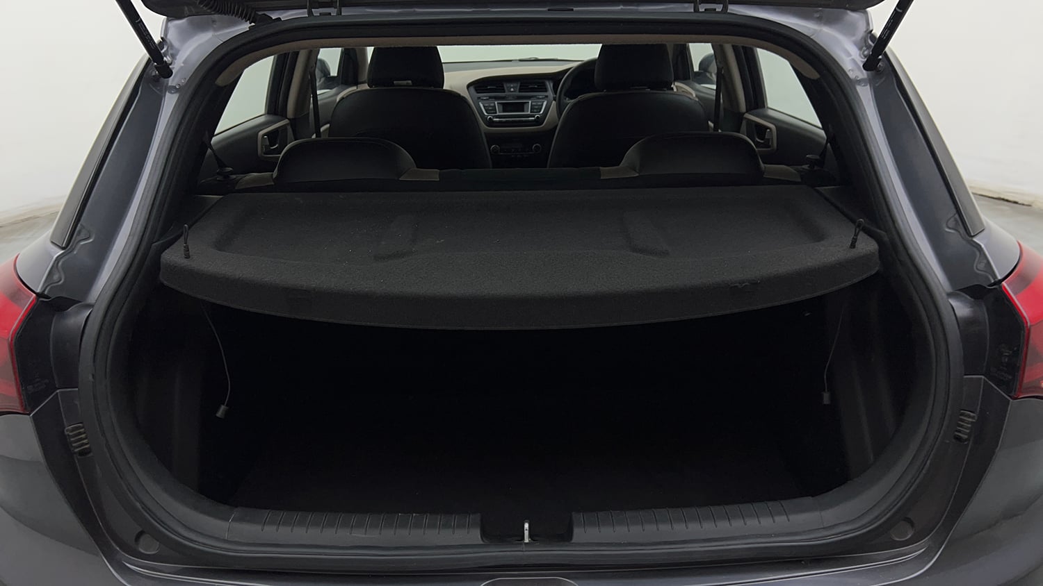 Used 2016 Hyundai Elite i20 Sportz 1.2 Petrol Manual interior DICKY INSIDE VIEW