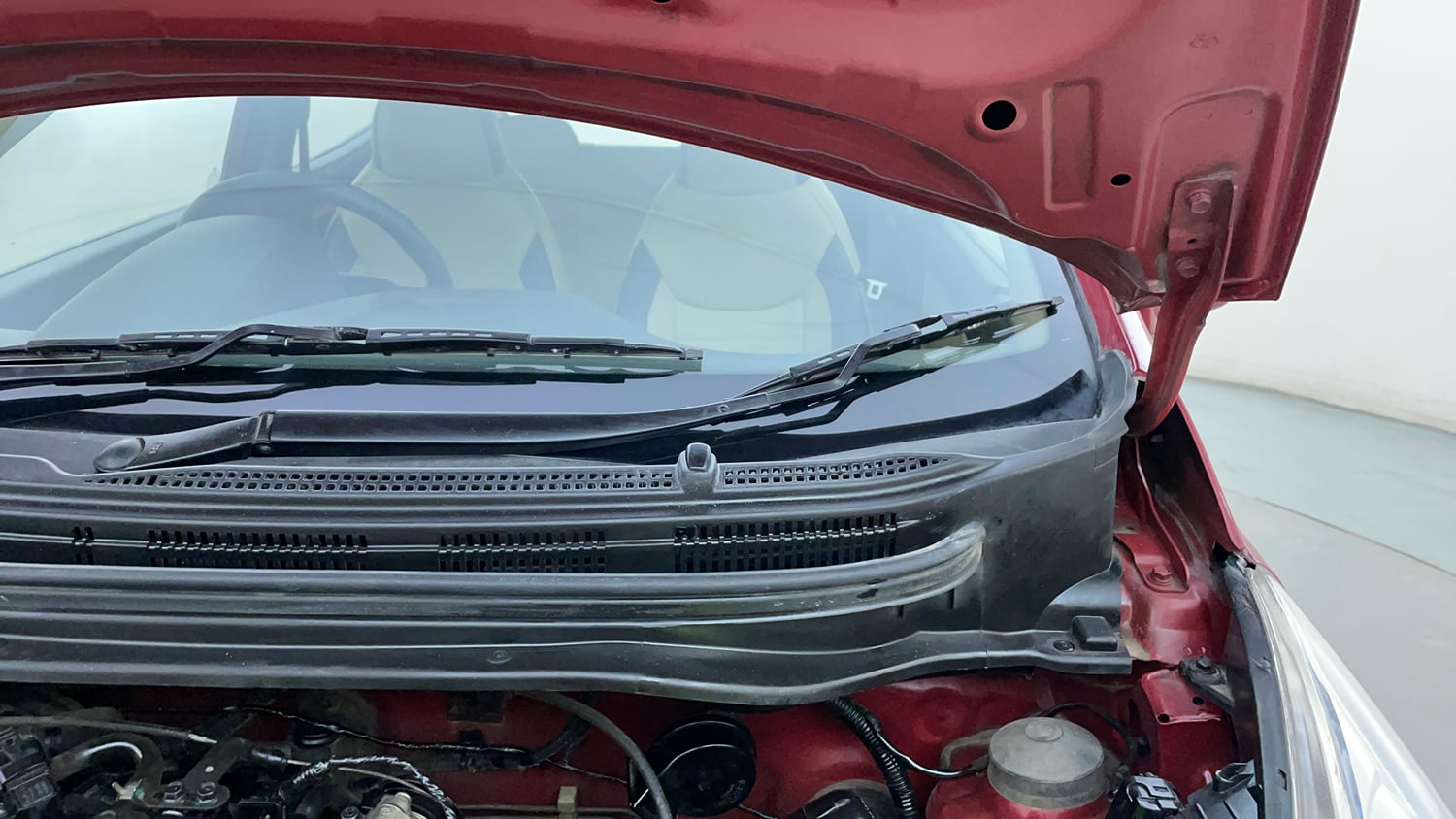 Used 2016 Hyundai Eon D-Lite + Petrol Manual engine ENGINE LEFT SIDE HINGE & APRON VIEW