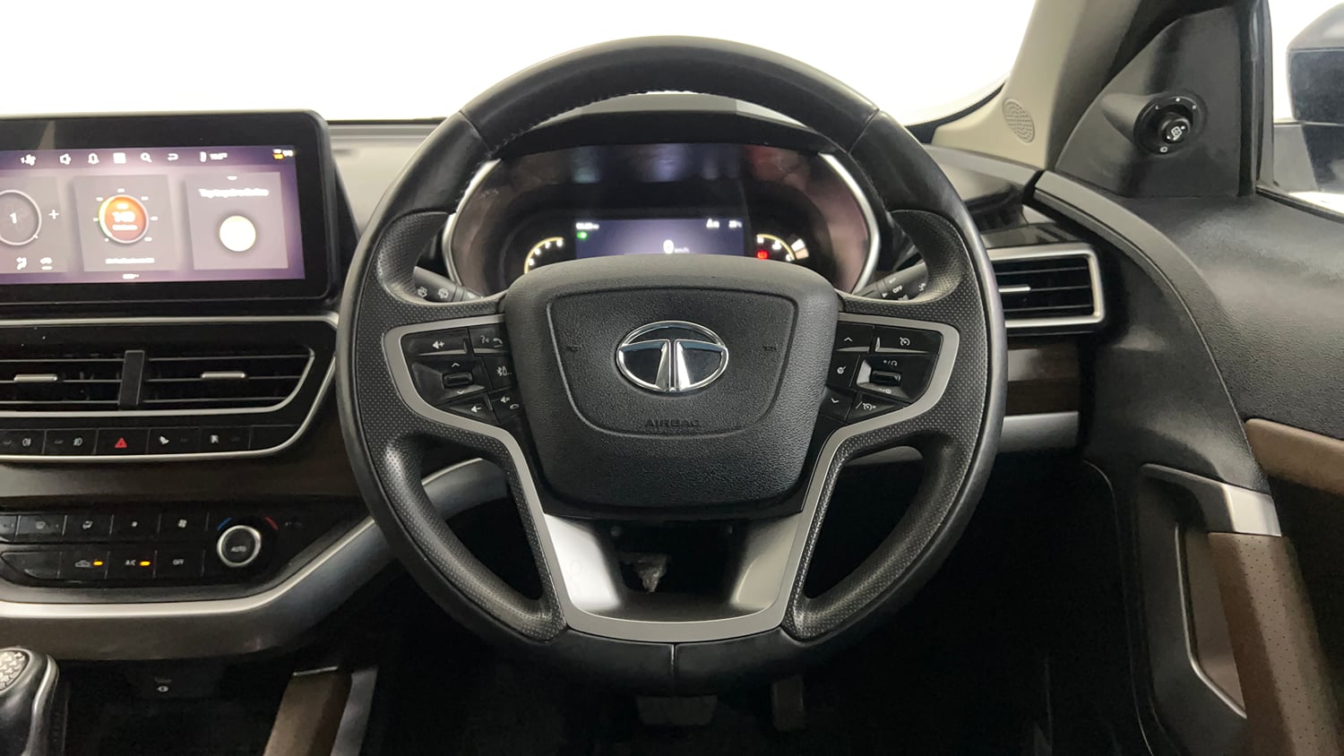 Used 2023 Tata Harrier XZA Plus Dual Tone Diesel Automatic interior STEERING VIEW