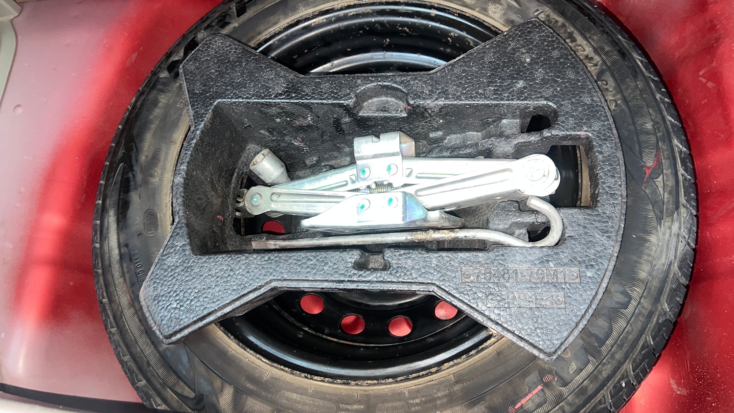 Used 2017 Maruti Suzuki Celerio ZXi AMT Petrol Automatic tyres SPARE TYRE VIEW