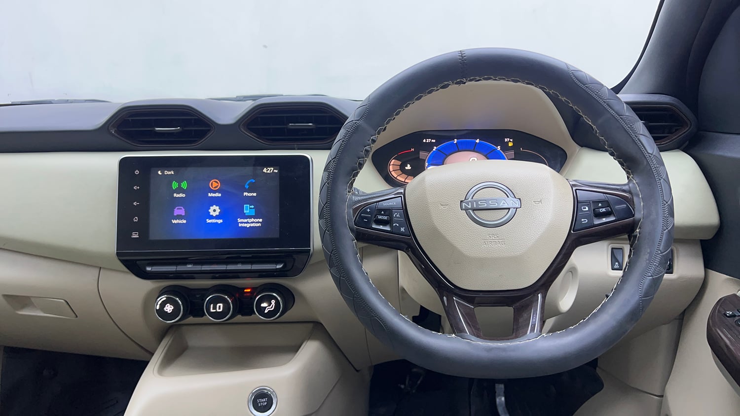 Used 2022 Nissan Magnite XV Turbo CVT Petrol Automatic interior STEERING VIEW
