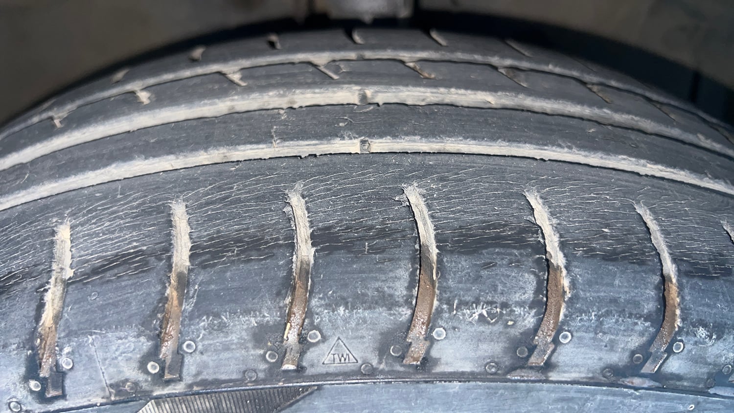 Used 2014 Maruti Suzuki Swift VXi Petrol Manual tyres RIGHT FRONT TYRE TREAD VIEW