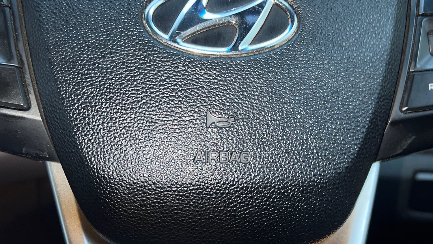 Used 2019 Hyundai Creta SX 1.6 AT Petrol Petrol Automatic top_features Airbags