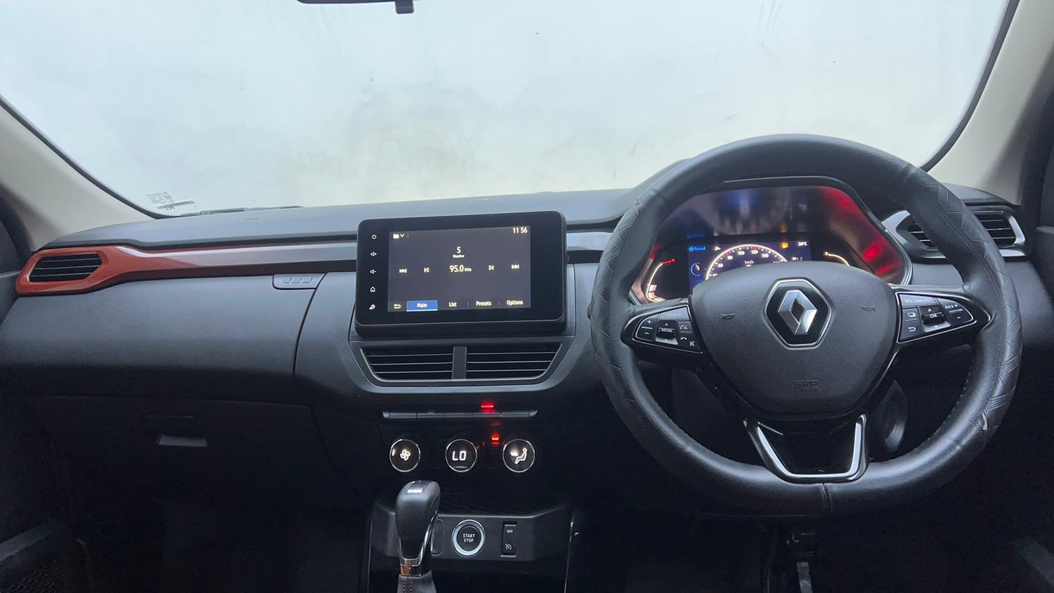 Used 2022 Renault Kiger RXZ Turbo CVT Petrol Automatic interior DASHBOARD VIEW