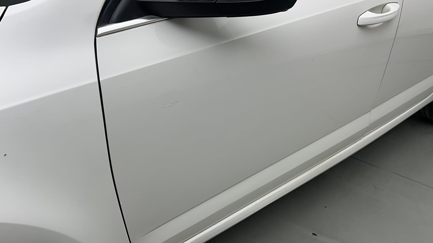Used 2017 Skoda Octavia 1.8 TSI Ambition Plus AT Petrol Automatic dents MINOR SCRATCH
