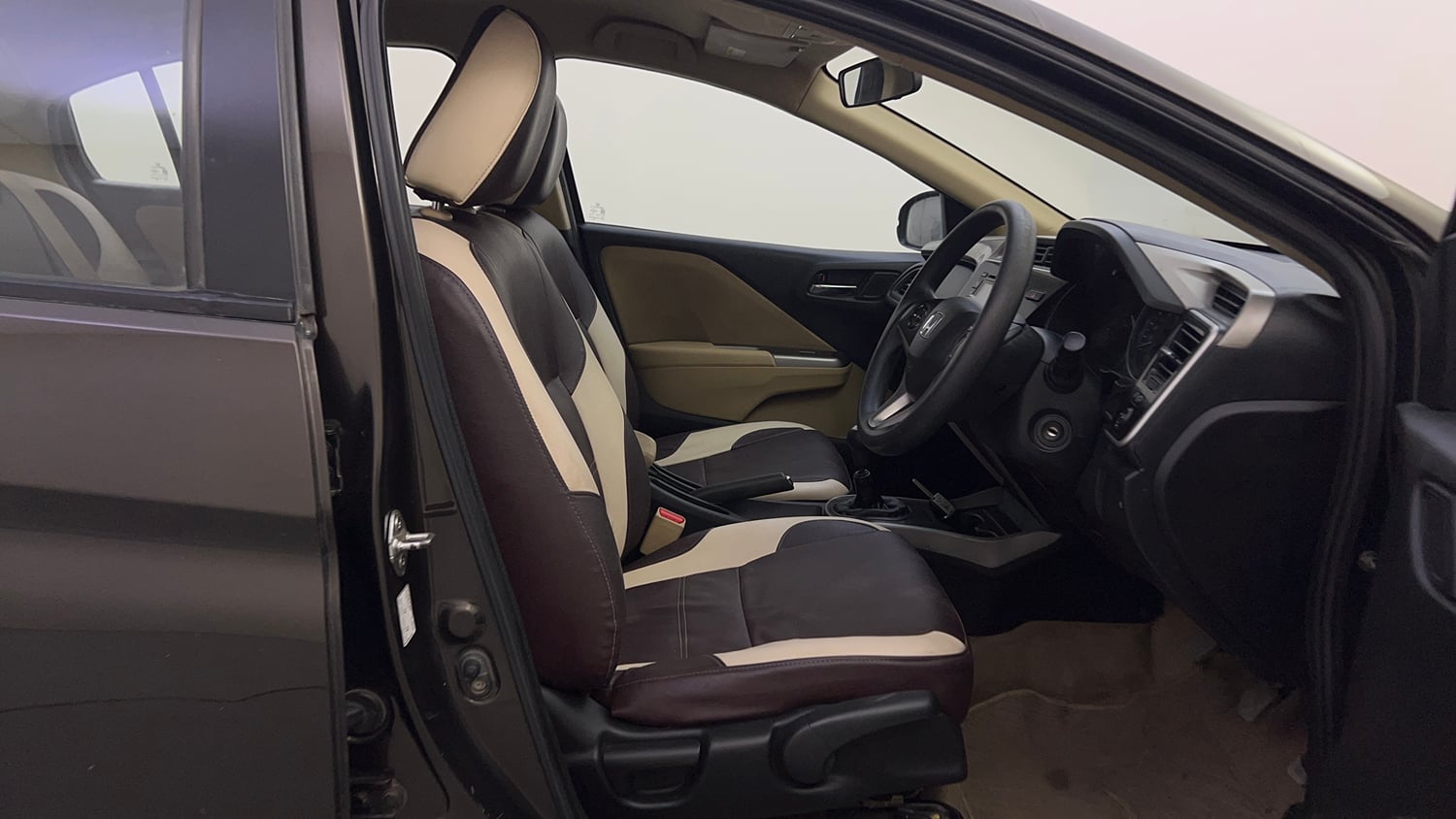Used 2016 Honda City V Petrol Manual interior RIGHT SIDE FRONT DOOR CABIN VIEW