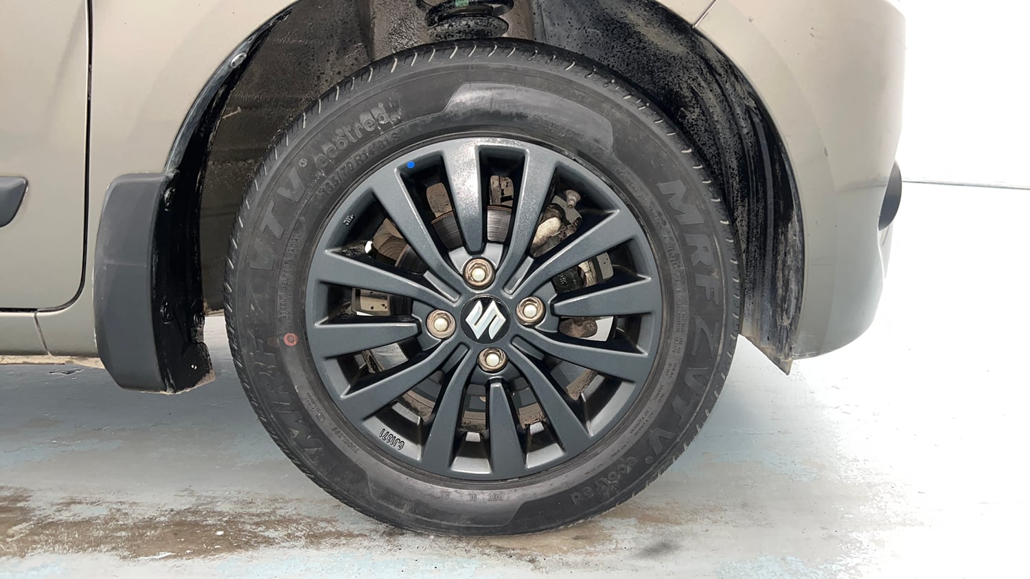 Used 2023 Maruti Suzuki Wagon R ZXI Plus 1.2 Petrol Manual tyres RIGHT FRONT TYRE RIM VIEW