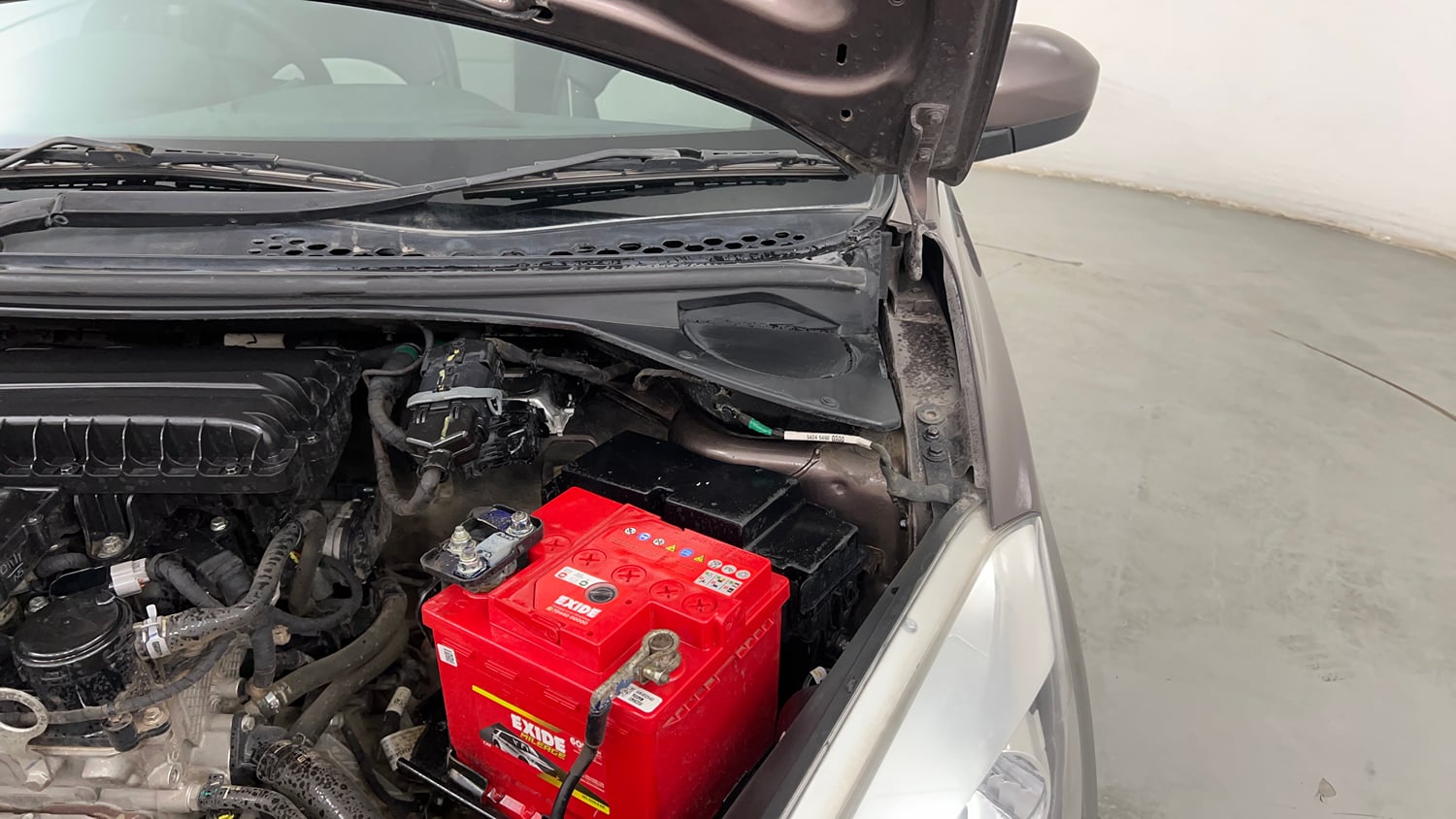 Used 2018 Tata Tiago Revotron XT Petrol Manual engine ENGINE LEFT SIDE HINGE & APRON VIEW