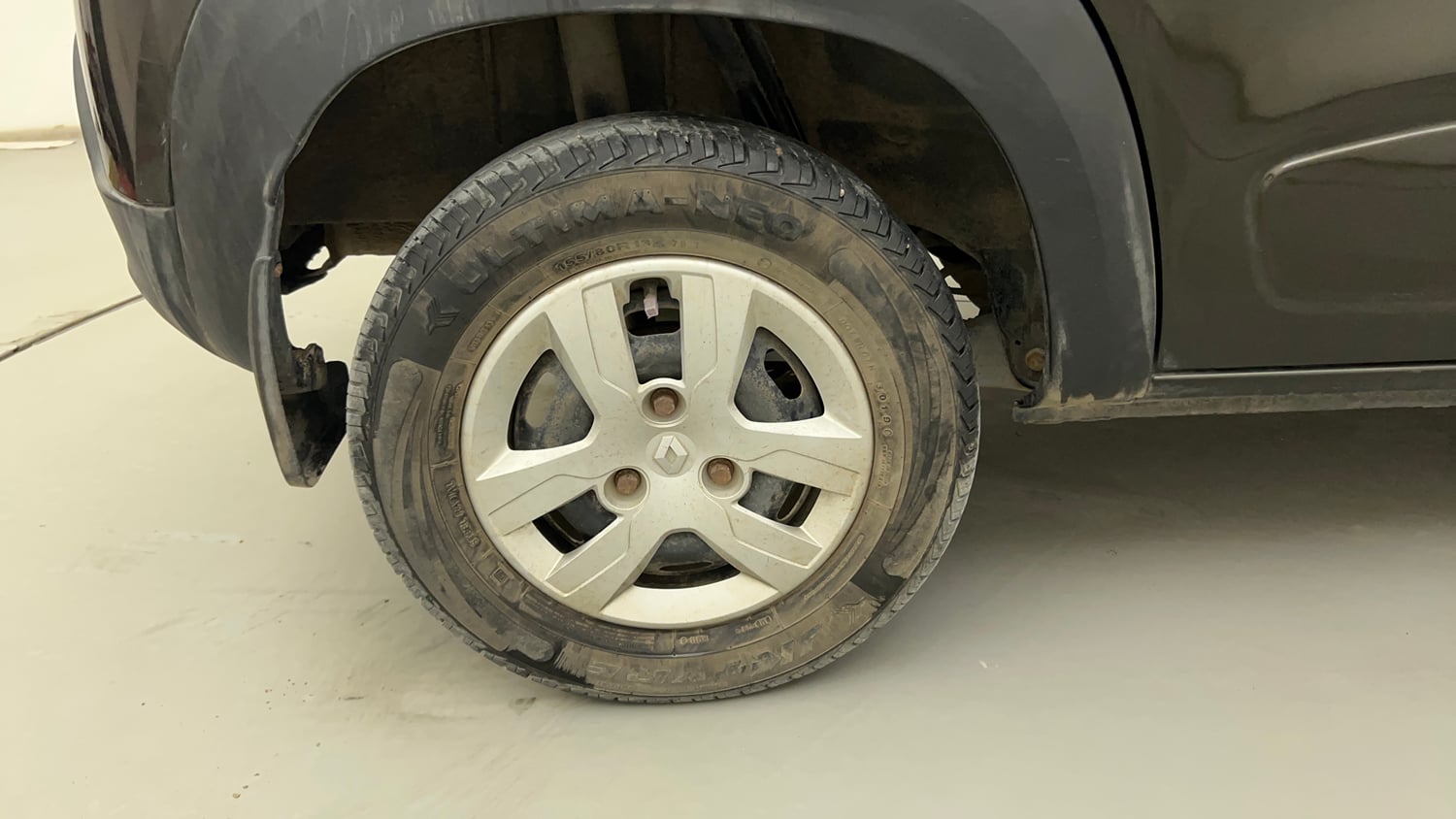 Used 2019 Renault Kwid RXT (O) 1.0 SCE Edition Petrol Manual tyres RIGHT REAR TYRE RIM VIEW