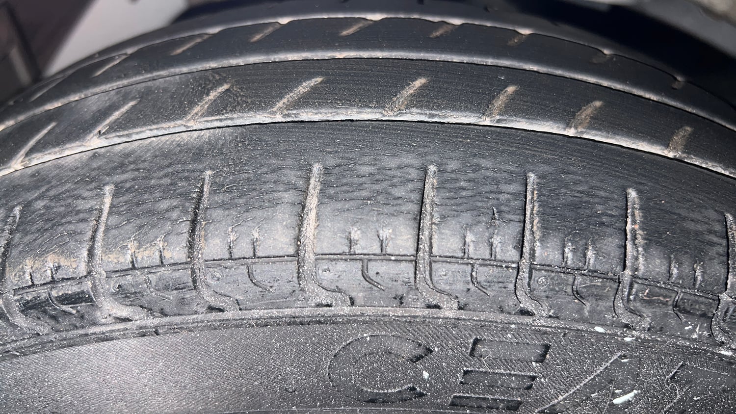 Used 2014 Hyundai Eon Era + Petrol Manual tyres RIGHT REAR TYRE TREAD VIEW