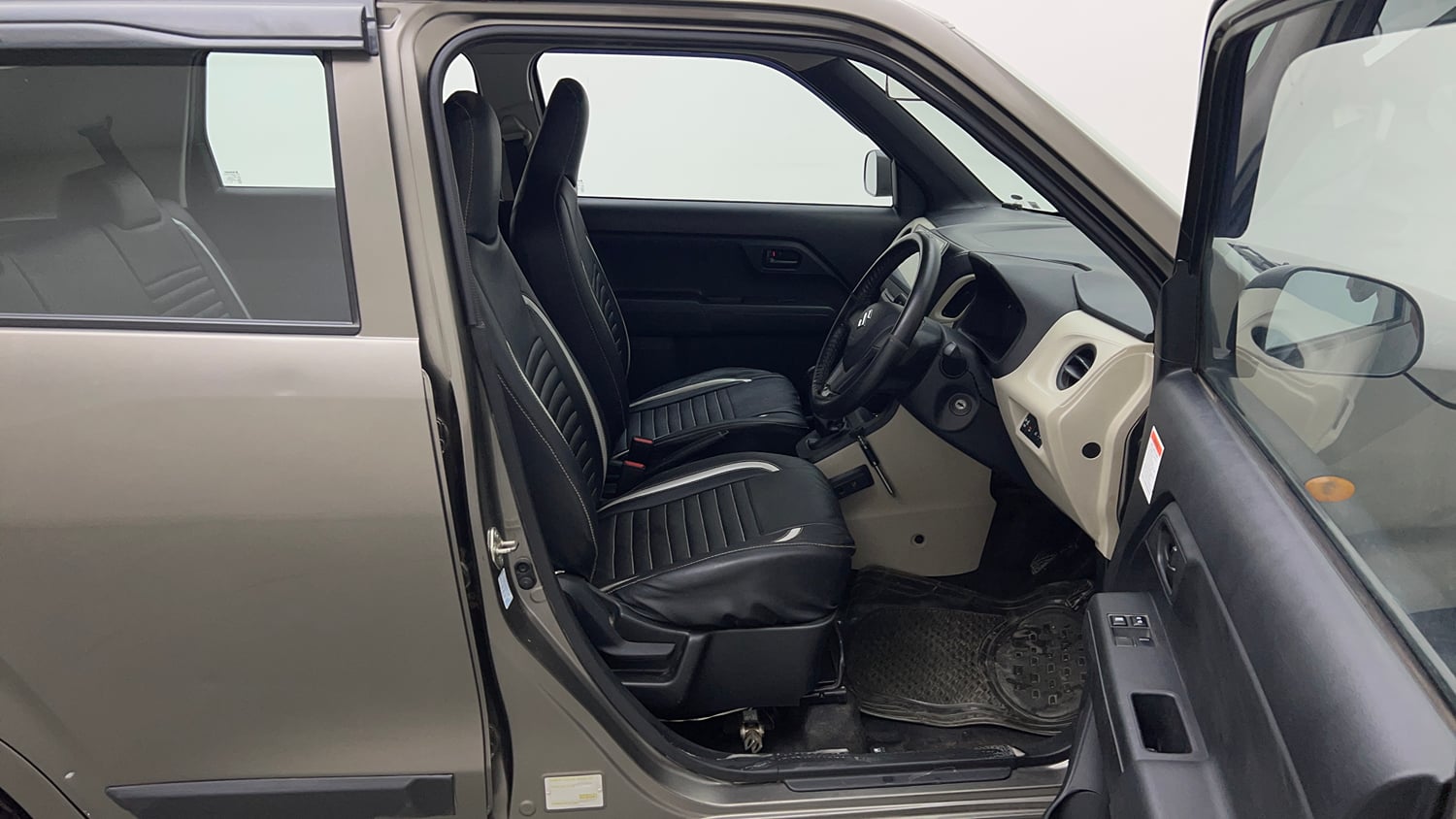 Used 2020 Maruti Suzuki Wagon R LXi (O) 1.0 CNG Cng Manual interior RIGHT SIDE FRONT DOOR CABIN VIEW