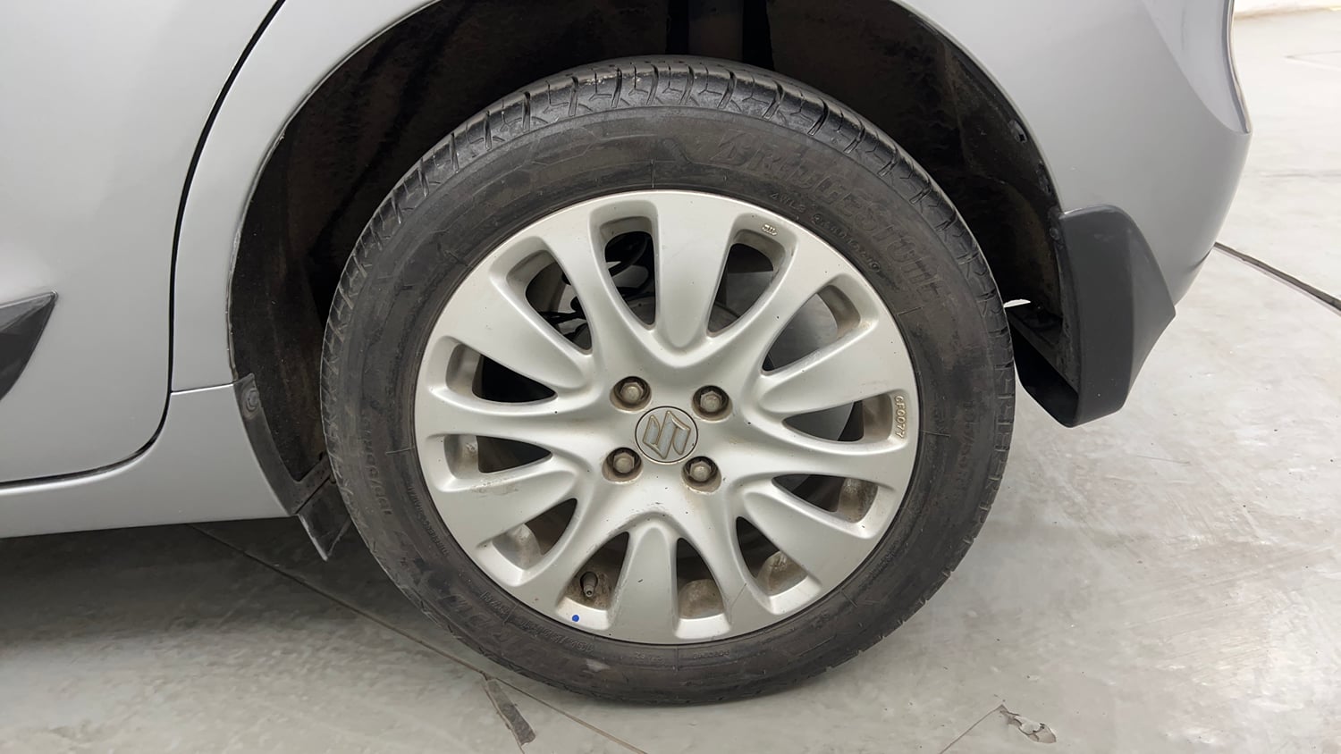 Used 2015 Maruti Suzuki Baleno Zeta 1.2 Petrol Manual tyres LEFT REAR TYRE RIM VIEW