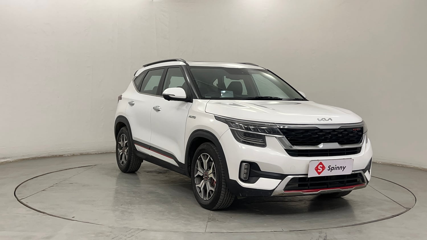 Used 2022 Kia Seltos GTX Plus 1.5 Diesel AT Diesel Automatic exterior RIGHT FRONT CORNER VIEW