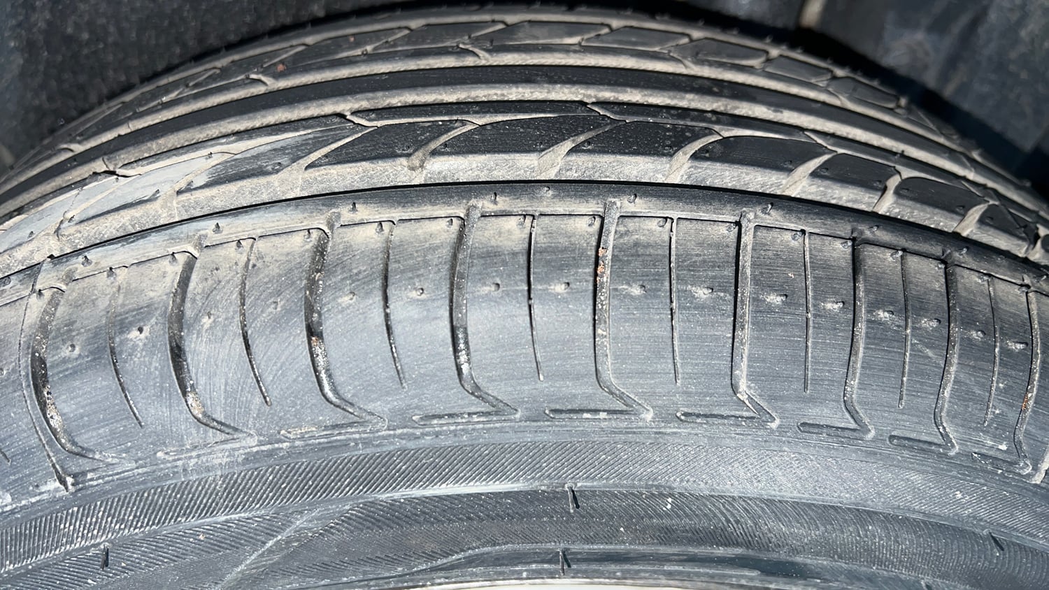 Used 2016 Maruti Suzuki Swift Lxi (O) Petrol Manual tyres LEFT REAR TYRE TREAD VIEW