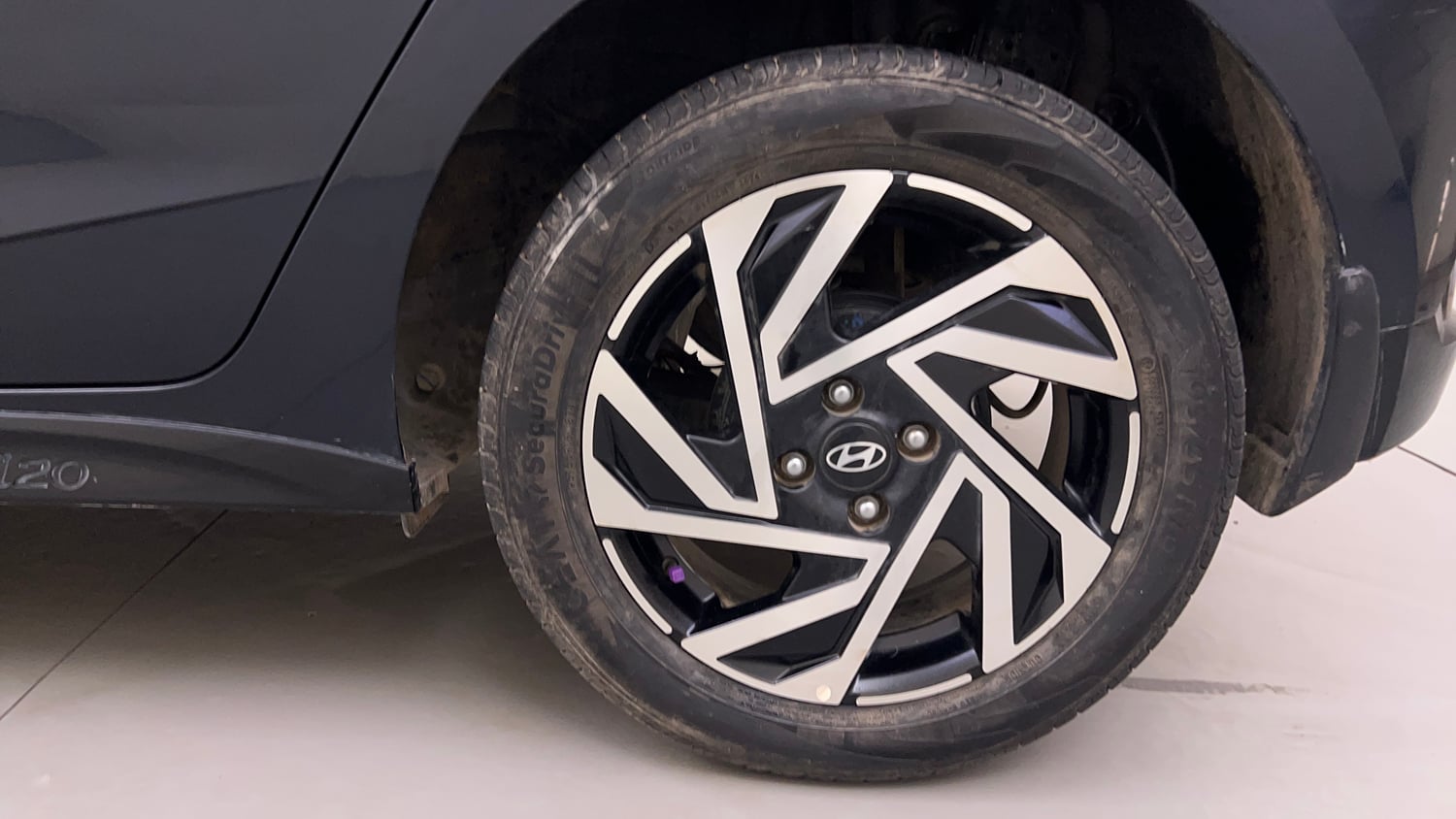 Used 2024 Hyundai New i20 Asta (O) 1.2 IVT Petrol Automatic tyres LEFT REAR TYRE RIM VIEW