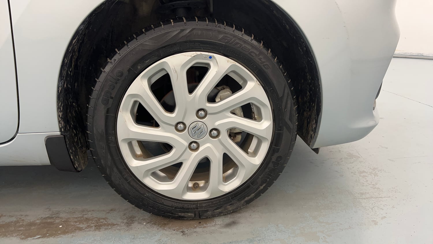 Used 2023 Maruti Suzuki Baleno Zeta MT Petrol Manual tyres RIGHT FRONT TYRE RIM VIEW
