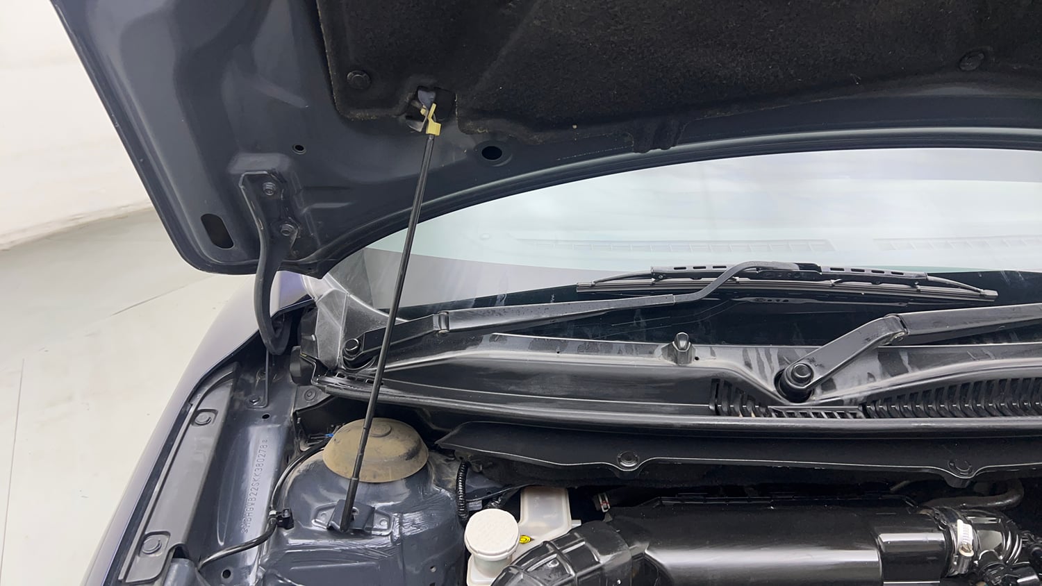 Used 2019 Toyota Glanza G Petrol Manual engine ENGINE RIGHT SIDE HINGE & APRON VIEW