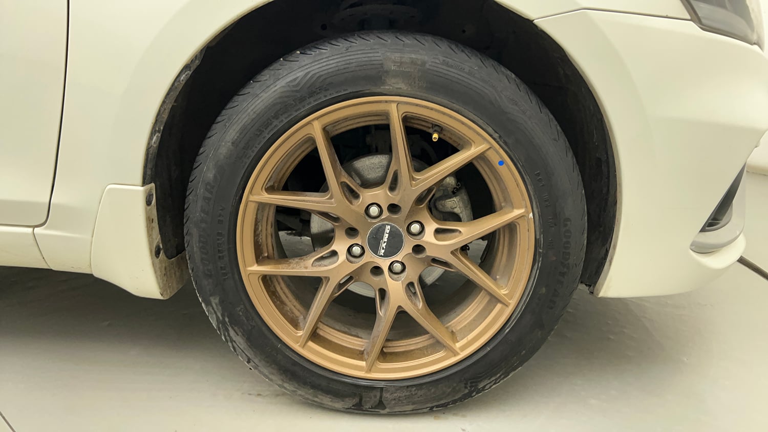Used 2022 Maruti Suzuki Ciaz Zeta 1.5 Petrol Manual tyres RIGHT FRONT TYRE RIM VIEW