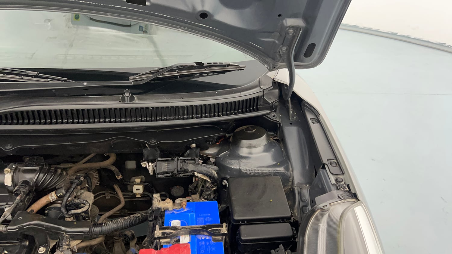 Used 2020 Maruti Suzuki Baleno Zeta Petrol Manual engine ENGINE LEFT SIDE HINGE & APRON VIEW