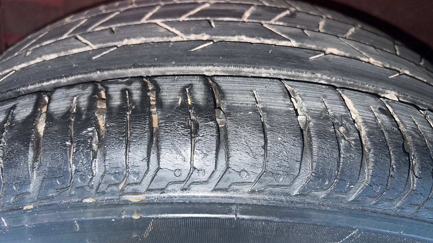 Used 2021 Hyundai i20 Asta 1.2 IVT Petrol Automatic tyres RIGHT REAR TYRE TREAD VIEW
