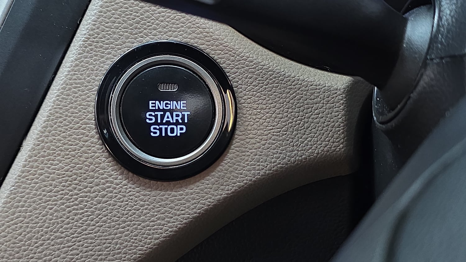 Used 2015 Hyundai Elite i20 Sportz 1.2 (O) Petrol Manual top_features Keyless start