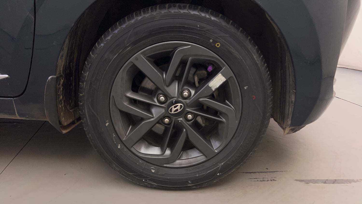 Used 2021 Hyundai Grand i10 Nios Sportz AMT 1.2 Kappa VTVT Petrol Automatic tyres RIGHT FRONT TYRE RIM VIEW