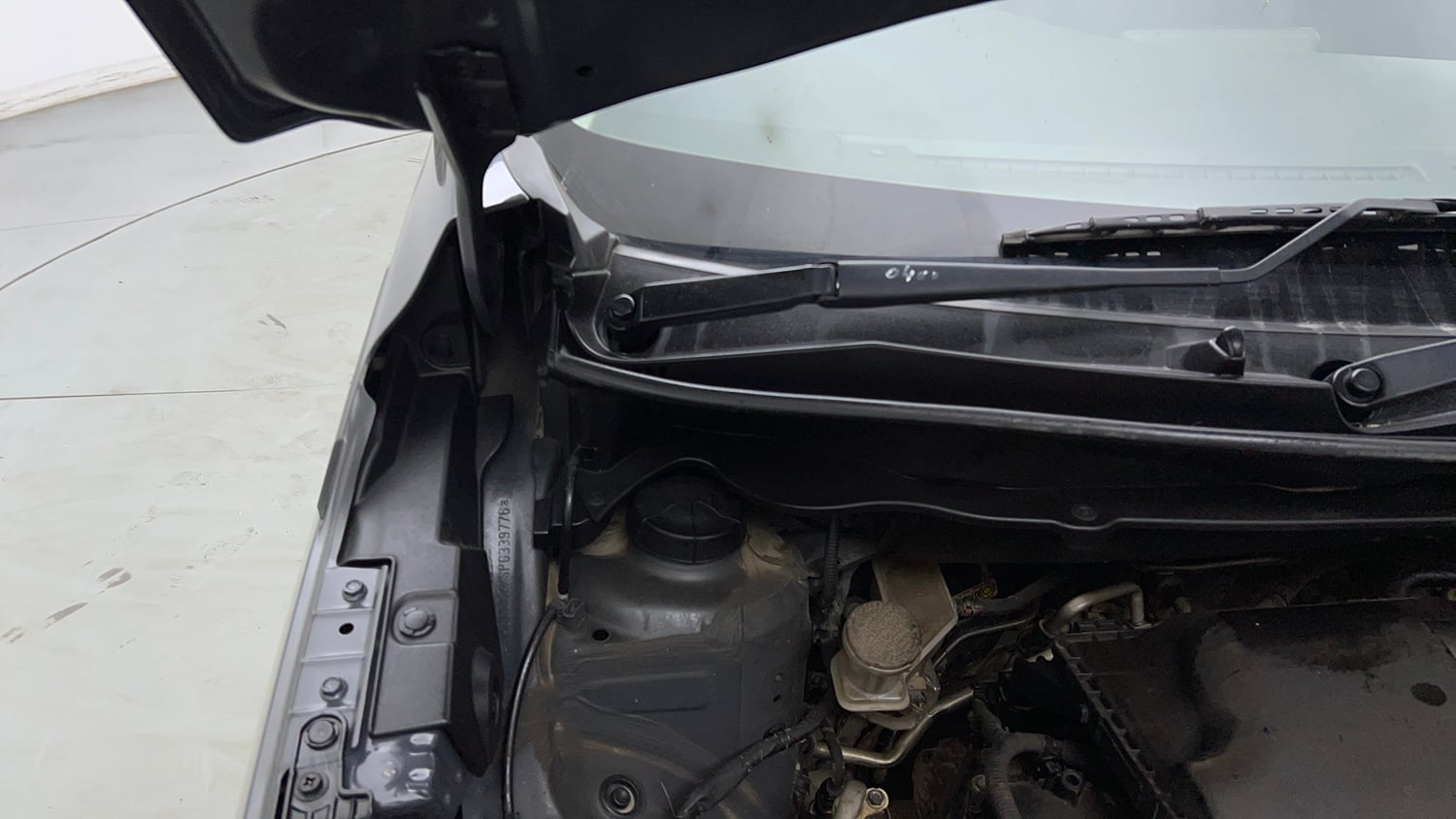 Used 2023 Maruti Suzuki XL6 Zeta MT Petrol Petrol Manual engine ENGINE RIGHT SIDE HINGE & APRON VIEW