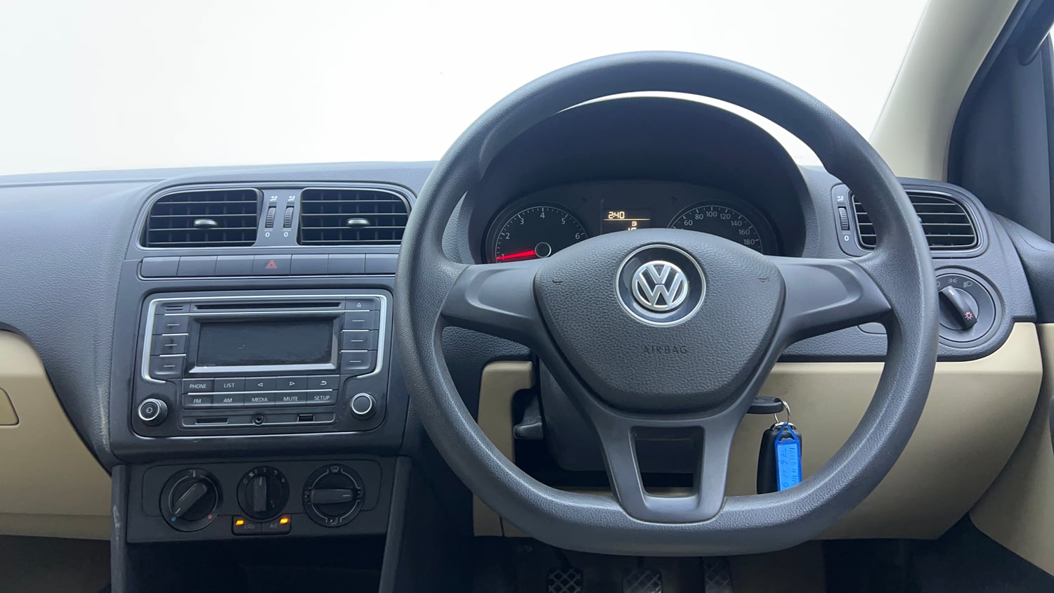 Used 2016 Volkswagen Ameo Comfortline 1.2L (P) Petrol Manual interior STEERING VIEW