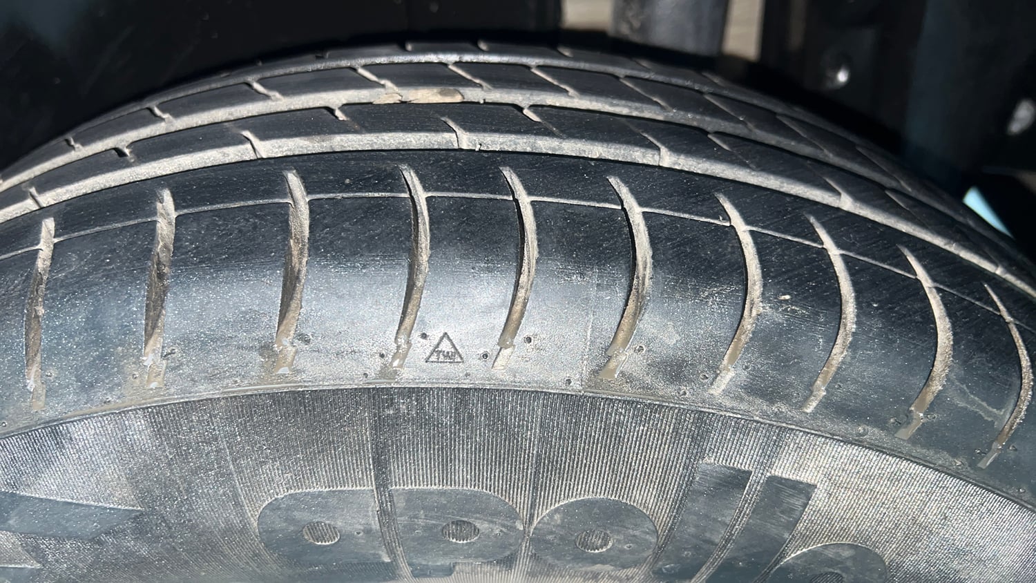 Used 2014 Maruti Suzuki Swift LXi Petrol Manual tyres LEFT REAR TYRE TREAD VIEW