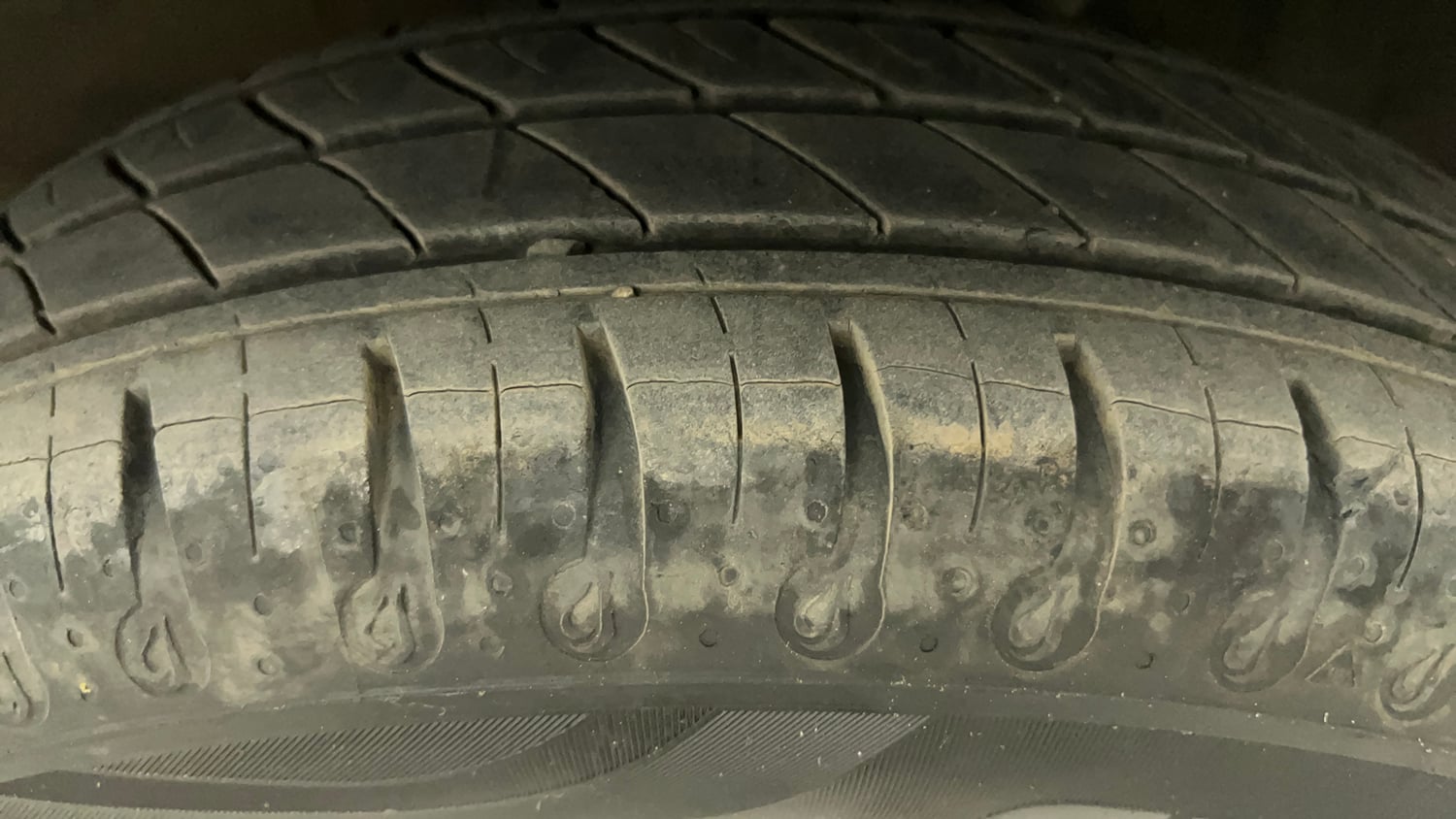 Used 2021 Renault Kwid RXL Petrol Manual tyres LEFT REAR TYRE TREAD VIEW