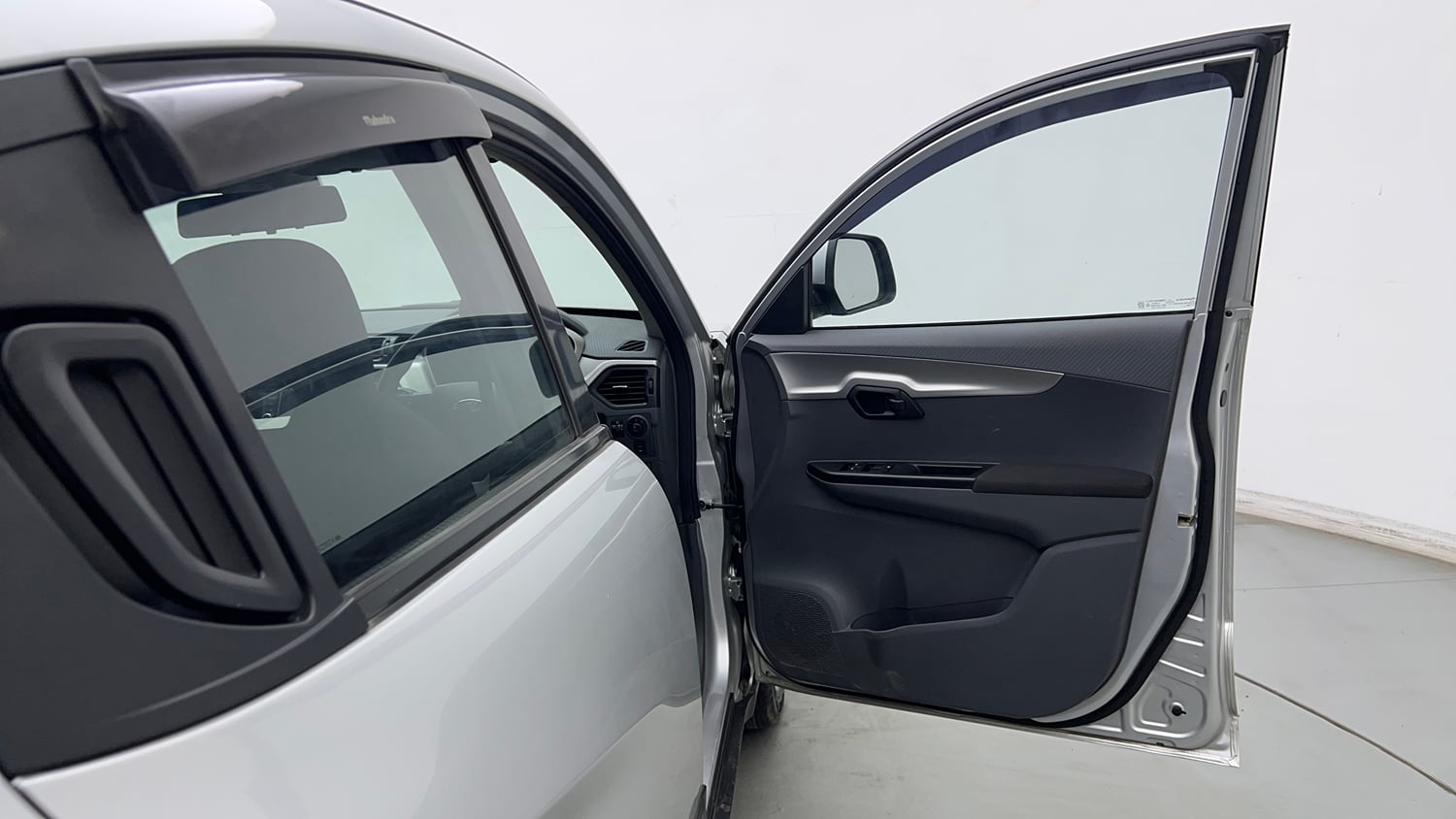 Used 2018 Mahindra KUV100 NXT K6 Plus 6 STR Petrol Manual interior RIGHT FRONT DOOR OPEN VIEW
