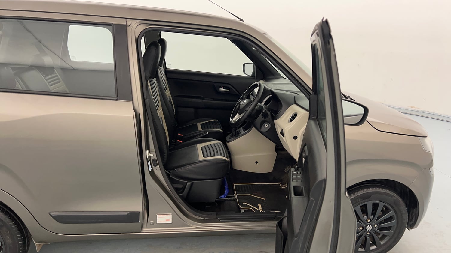 Used 2023 Maruti Suzuki Wagon R ZXI Plus 1.2 Petrol Manual interior RIGHT SIDE FRONT DOOR CABIN VIEW